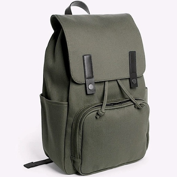 Everlane Modern Snap Backpack in distressed army green canvas - Picture 4 of 14